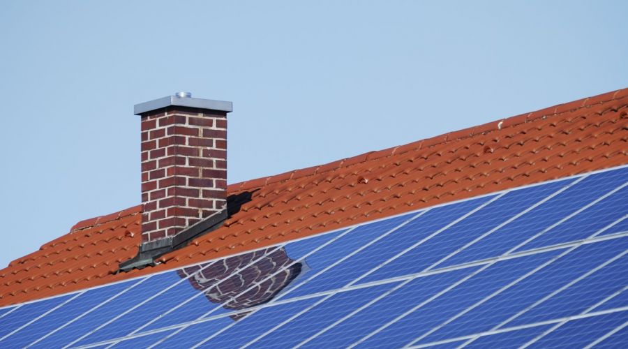 Fűtés napelemmel: amikor a nap melege a falak közé költözik