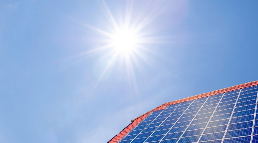 Napelem tájolás okosan - tanácsok ideális és nem ideális helyzetekre